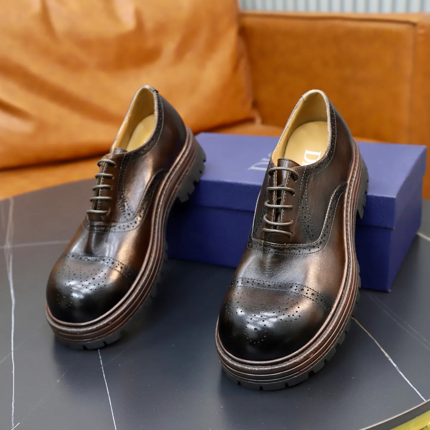Ex-factory price: 520💰 [Dior] Dior's new casual men's shoes are launched in Hong Kong counters. Official website 1:1 production. Italian washed cowhide + water-dyed leather lining. Designed by European and American masters. Perfect shape to create counter quality, solid color rubber wear-resistant outsole and classic dazzling head! Super versatile and very comfortable. High-end without losing taste, fashionable and novel! ! Absolute focus! 3 colors available! Code number 38-45